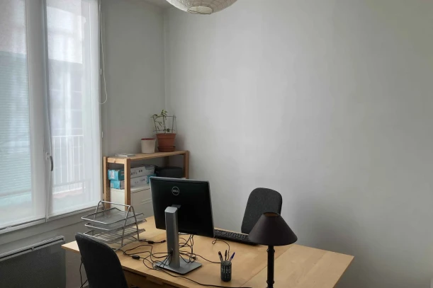 Bureau privé - 06600 - 1 poste - 450€