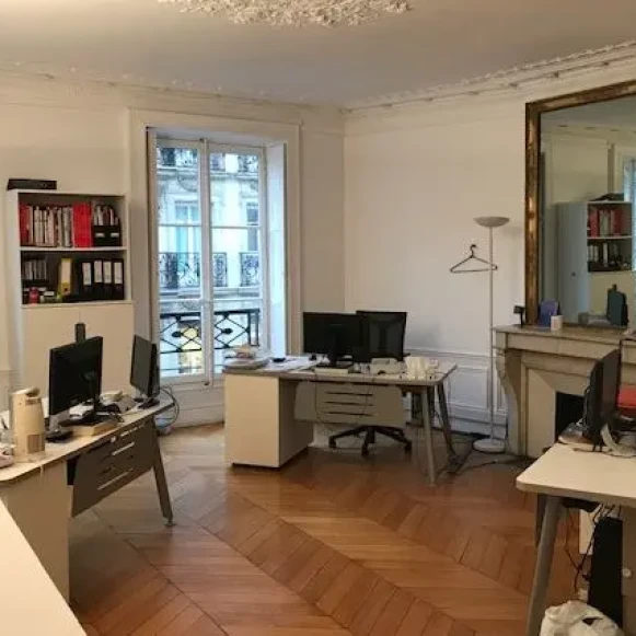 Bureau privé 26 m² 5 postes Location bureau Rue Coq Héron Paris 75001 - photo 1