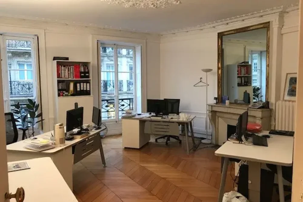 Bureau privé - 75001 - 5 postes - 2700€