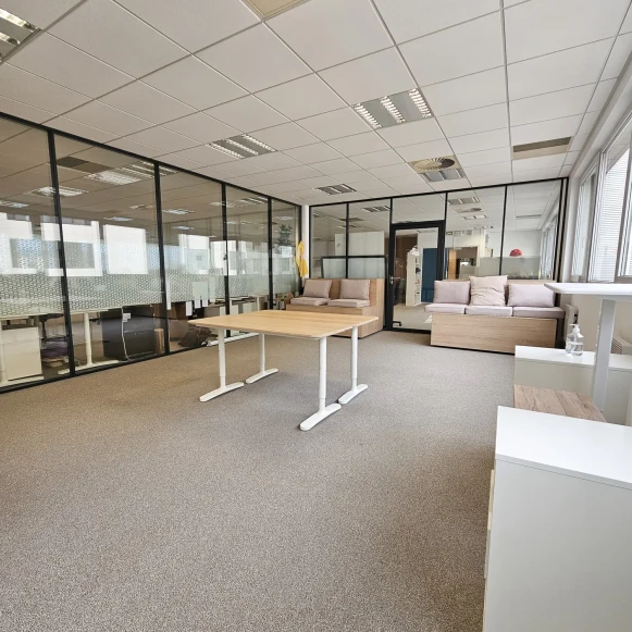 Bureau privé 35 m² 7 postes Location bureau Rue des Renouilleres Saint-Denis 93200 - photo 4