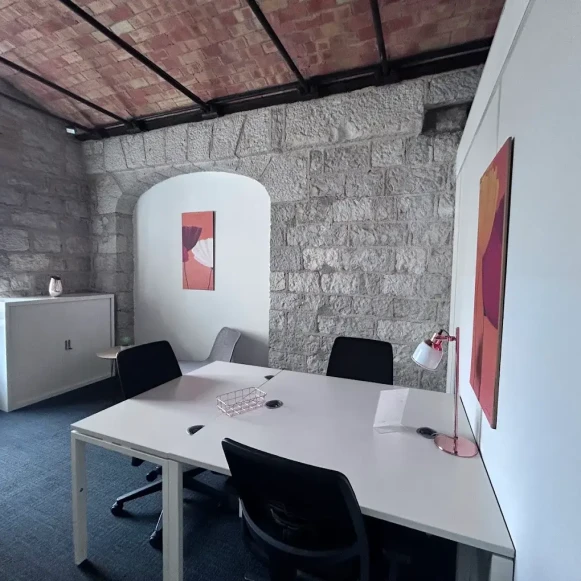 Bureau privé 4 m² 1 poste Location bureau Place de la Joliette Marseille 13002 - photo 1