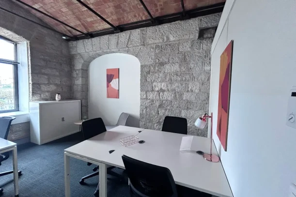 Bureau privé - 13002 - 2 postes - 949€