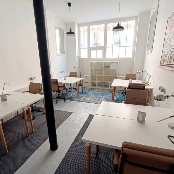 Bureau privé 100 m² 17 postes Location bureau Rue de Rocroy Paris 75010 - photo 2