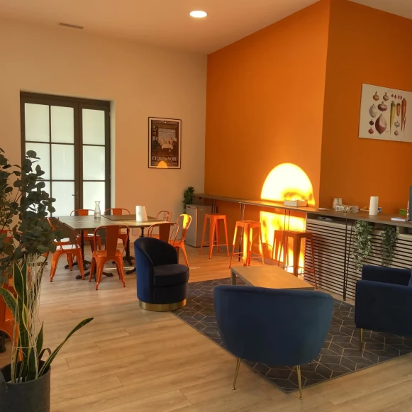 Bureau privé 25 m² 6 postes Coworking Place de la Gare Aix-en-Provence 13100 - photo 4