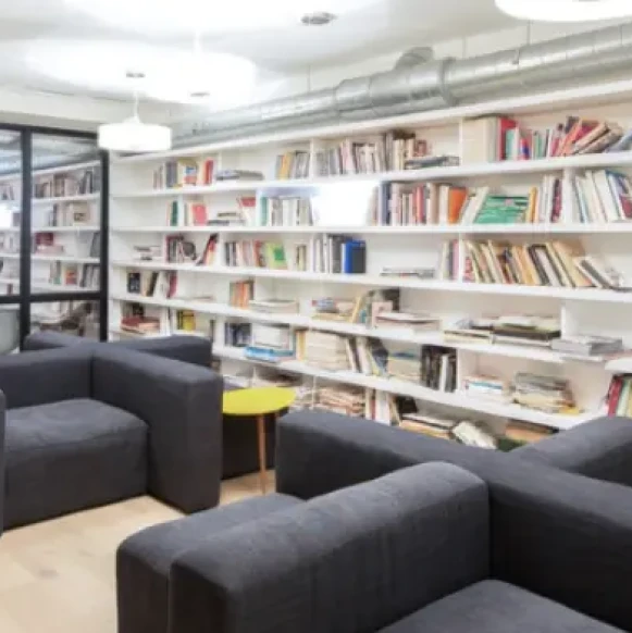 Bureau privé 12 m² 3 postes Coworking Rue Saint-Martin Paris 75004 - photo 4