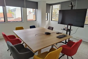 Open Space - 92240 - 8 postes - 165€
