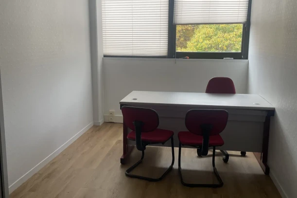 Bureau privé - 45800 - 2 postes - 310€