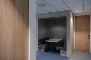 Bureau privé - 18000 - 2 postes - 484€