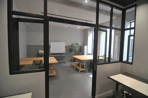 Bureau privé - 75011 - 7 postes - 2700€