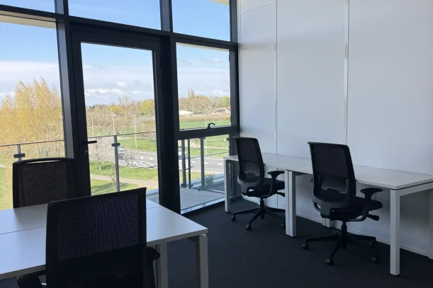 Bureau privé - 01000 - 4 postes - 1068€