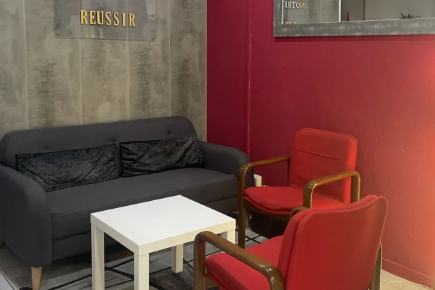 Open Space - 83000 - 1 poste - 360€