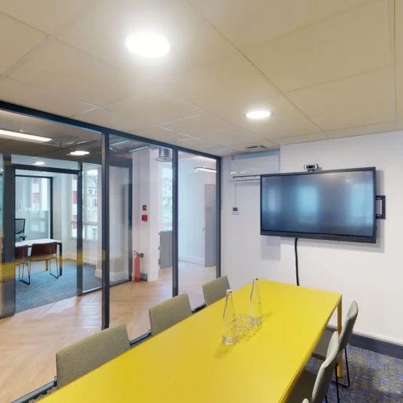 Espace indépendant 133 m² 30 postes Location bureau Rue des Petits Hôtels Paris 75010 - photo 1