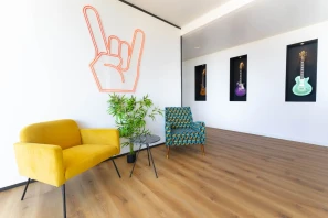 Open Space - 06200 - 6 postes - 330€