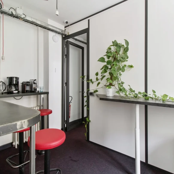 Bureau privé 22 m² 6 postes Coworking Rue Bleue Paris 75009 - photo 5