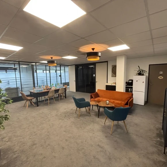 Bureau privé 5 m² 1 poste Coworking Rue Salvador Allende Bezons 95870 - photo 2