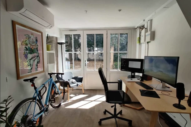 Open Space - 69003 - 8 postes - 200€