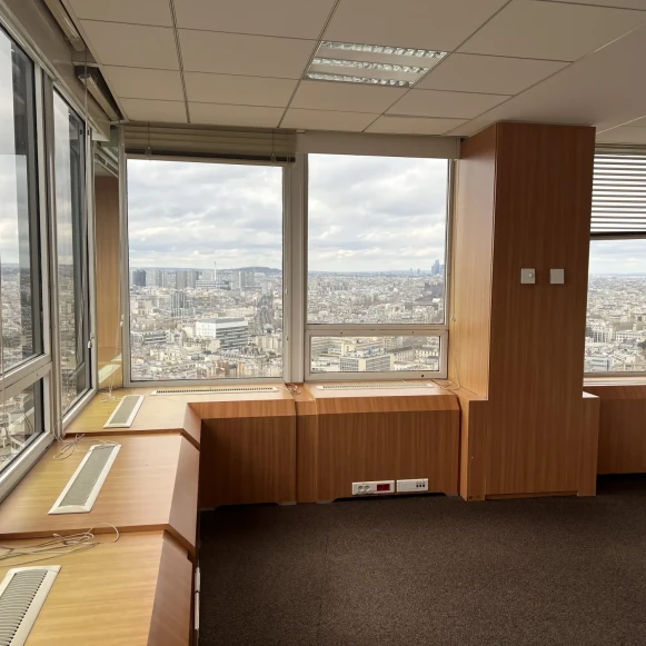 Bureau privé 10 m² 4 postes Coworking Avenue du Maine Paris 75015 - photo 2