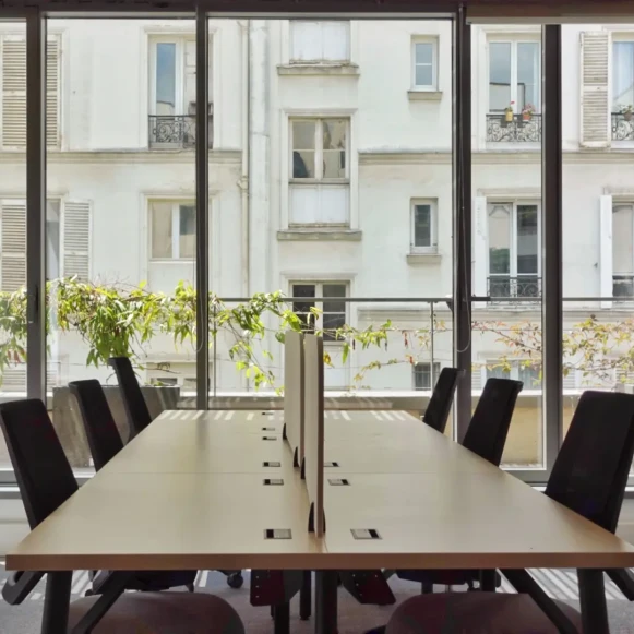 Bureau privé 26 m² 8 postes Coworking Rue Ordener Paris 75018 - photo 2