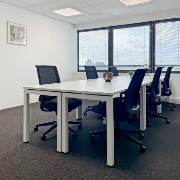 Bureau privé 24 m² 6 postes Coworking Rue de la Milletière Tours 37100 - photo 1