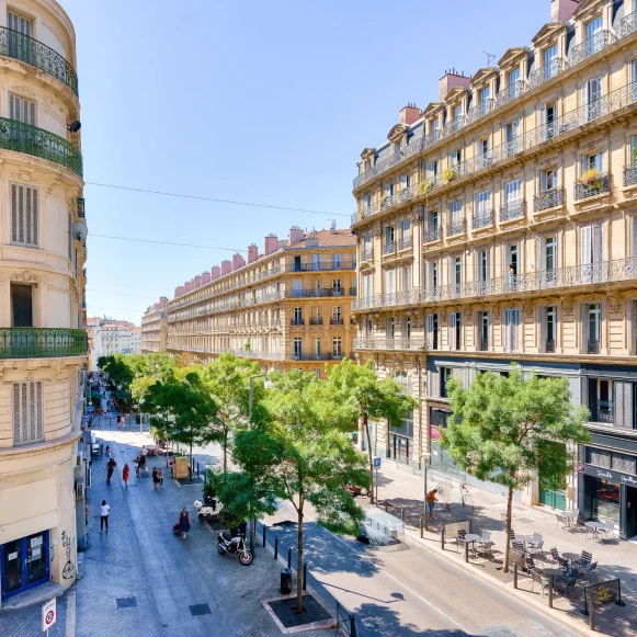 Bureau privé 25 m² 6 postes Coworking Rue de la République Marseille 13001 - photo 1