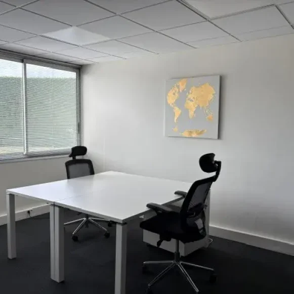 Bureau privé 20 m² 2 postes Coworking Avenue Gustave Eiffel Mérignac 33700 - photo 1