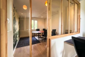 Open Space - 64600 - 44 postes - 300€