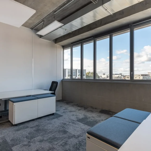 Bureau privé 22 m² 4 postes Coworking Allée Clémentine Deman Lille 59000 - photo 2