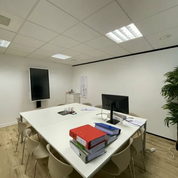 Bureau privé 11 m² 2 postes Coworking Rue de Wambrechies Marquette-lez-Lille 59520 - photo 3