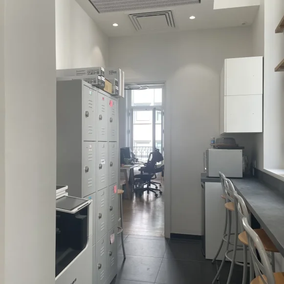Bureau privé 33 m² 7 postes Location bureau Avenue Franklin Delano Roosevelt Paris 75008 - photo 9