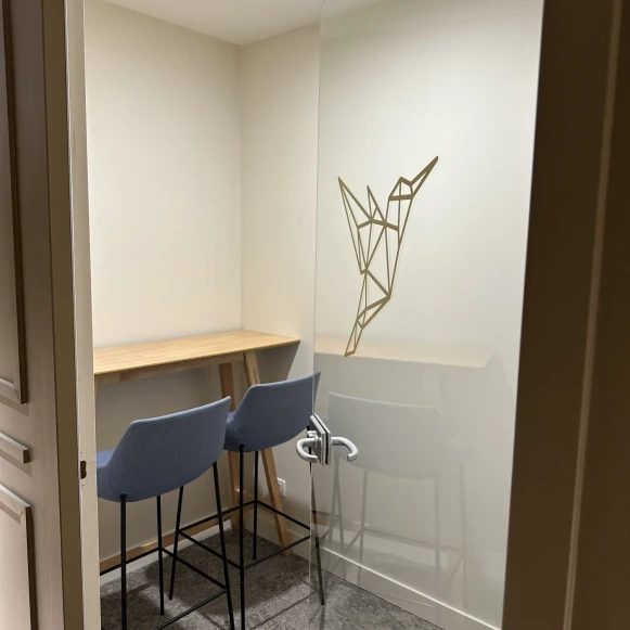 Bureau privé 16 m² 3 postes Coworking Rue Duquesne Lyon 69006 - photo 9