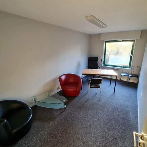 Bureau privé 15 m² 3 postes Coworking Avenue de la Créativité Villeneuve-d'Ascq 59650 - photo 1