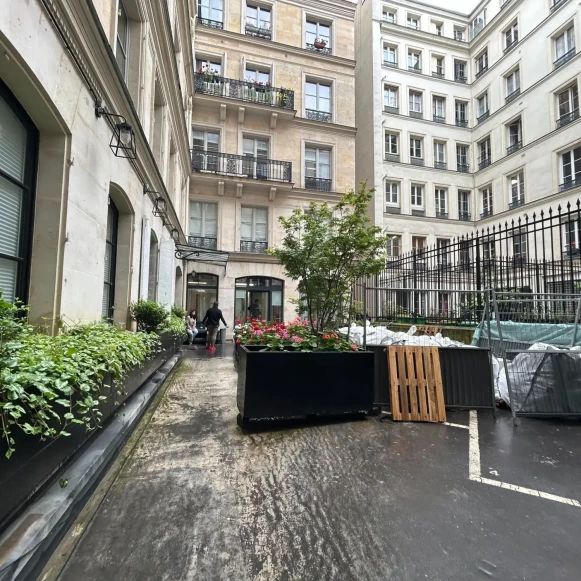 Bureau privé 29 m² 5 postes Location bureau Rue Chauchat Paris 75009 - photo 8