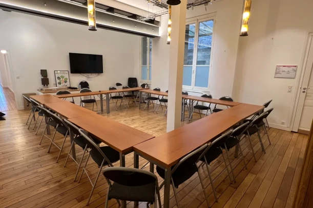 Espace indépendant - 75004 - 22 postes - 6950€