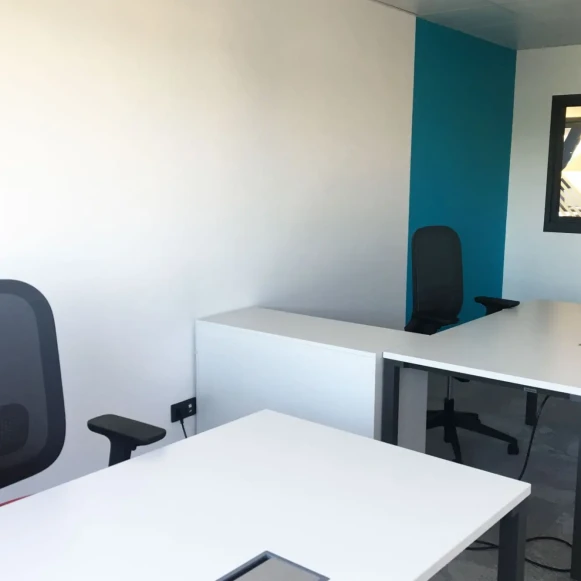 Bureau privé 16 m² 2 postes Coworking Rue de la Blanchisserie Belleville-en-Beaujolais 69220 - photo 1