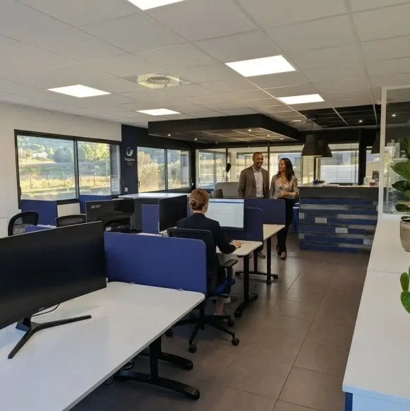 Open Space  8 postes Location bureau Rue Topaze Éguilles 13510 - photo 1