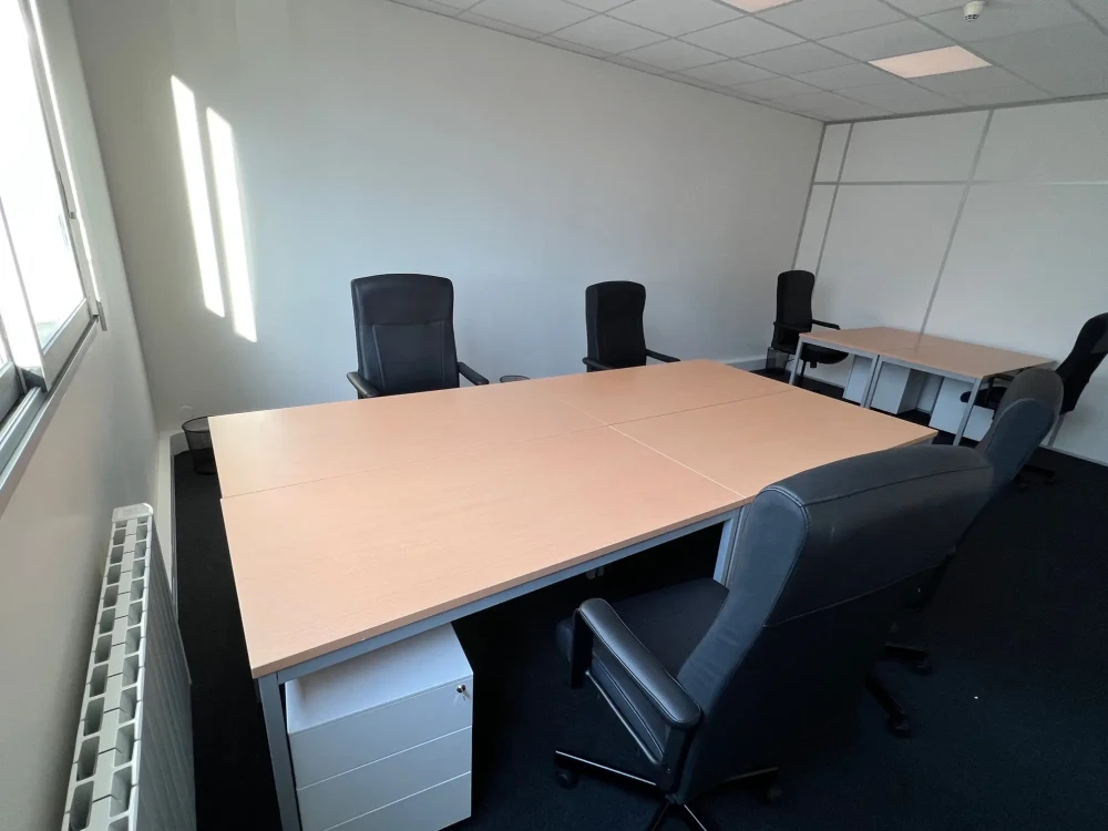 Bureau privé - 78530 - 21 postes - 3890€