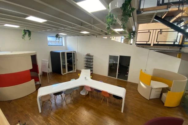 Open Space - 76100 - 3 postes - 275€