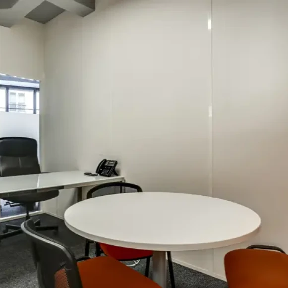 Bureau privé 10 m² 2 postes Coworking Rue de Richelieu Paris 75002 - photo 2