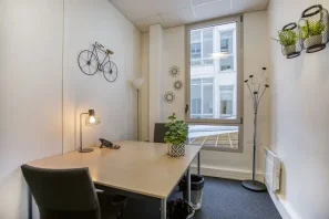 Bureau privé - 75009 - 3 postes - 2200€