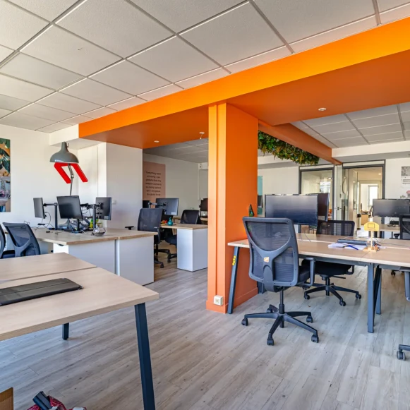 Bureau privé 70 m² 20 postes Location bureau Rue de Rochechouart Paris 75009 - photo 1