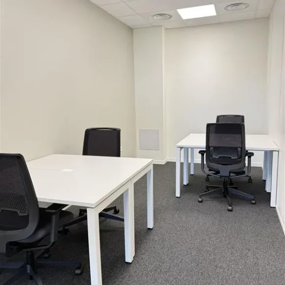 Bureau privé 13 m² 4 postes Coworking Avenue François Pignier Bourg-en-Bresse 01000 - photo 1