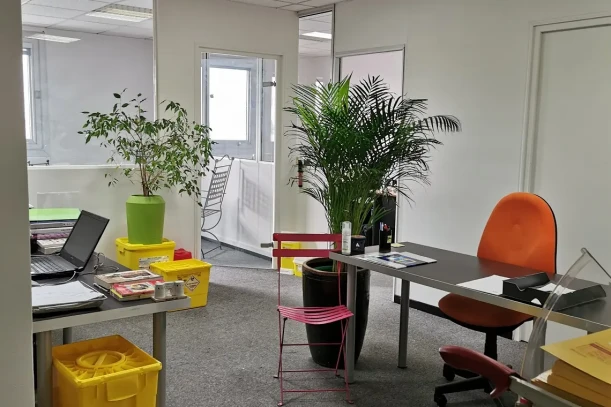 Open Space - 93400 - 4 postes - 220€