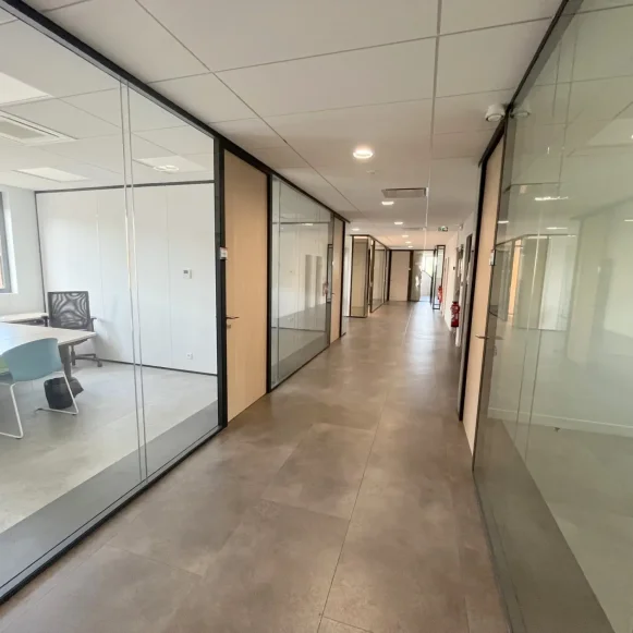 Bureau privé 15 m² 2 postes Location bureau Boulevard de la Paix Saint-Germain-en-Laye 78100 - photo 6