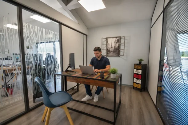 Bureau privé - 13400 - 1 poste - 390€