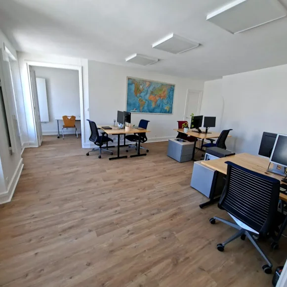 Bureau privé 65 m² 6 postes Location bureau Rue Saint Denis Paris 75002 - photo 2