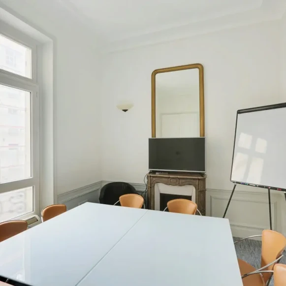 Bureau privé 27 m² 8 postes Coworking Rue La Boétie Paris 75008 - photo 2