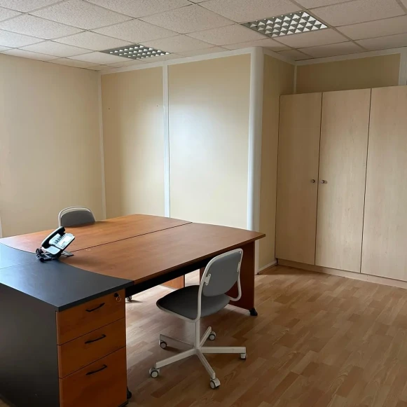 Bureau privé 20 m² 2 postes Location bureau Square du Docteur Henri Laborit Compiègne 60200 - photo 2