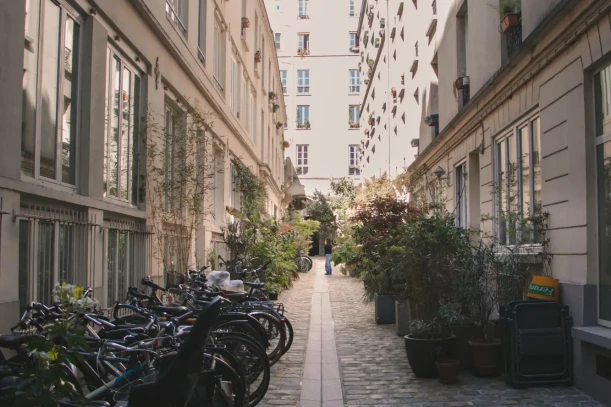 Espace indépendant - 75010 - 13 postes - 8500€