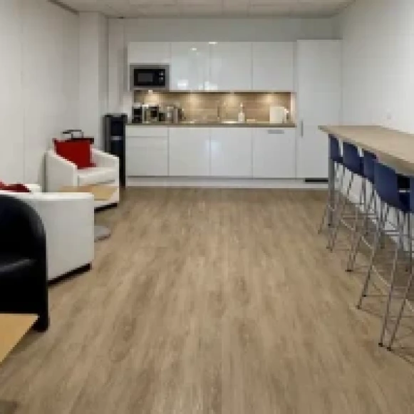 Bureau privé 10 m² 2 postes Coworking Terrasse Boieldieu Puteaux 92800 - photo 2