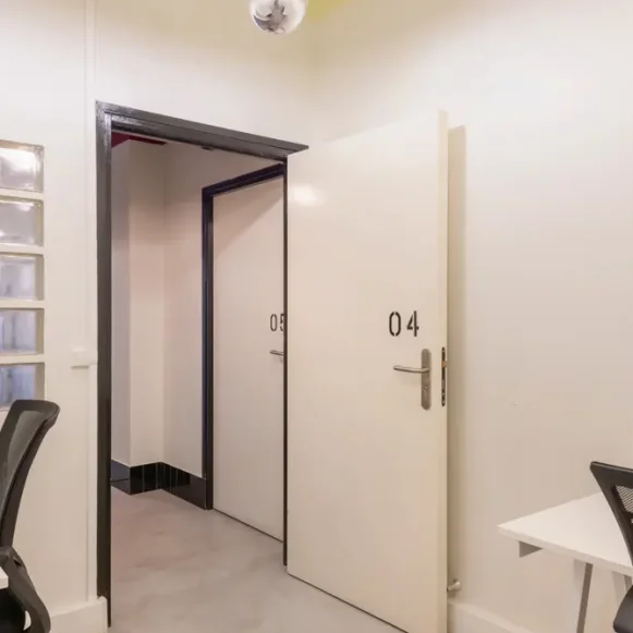 Bureau privé 10 m² 2 postes Coworking Rue Marcadet Paris 75018 - photo 8